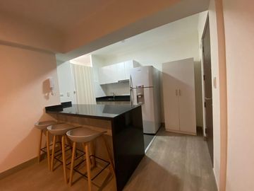 Venta de moderno departamento frente al parque Bollar