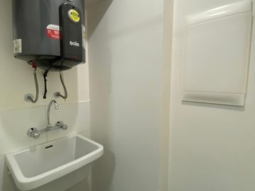 Venta de moderno departamento frente al parque Bollar