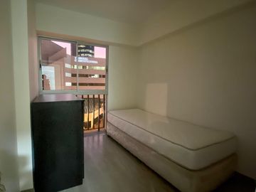 Venta de moderno departamento frente al parque Bollar