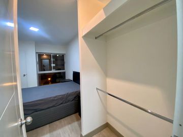 Venta de moderno departamento frente al parque Bollar