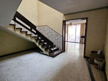 AV. INGLATERRA CASA EN VENTA A 500m DE LA MINERVA INTERESANTE PROYECTO PARA REMO