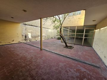 AV. INGLATERRA CASA EN VENTA A 500m DE LA MINERVA INTERESANTE PROYECTO PARA REMO