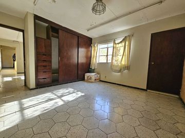 AV. INGLATERRA CASA EN VENTA A 500m DE LA MINERVA INTERESANTE PROYECTO PARA REMO