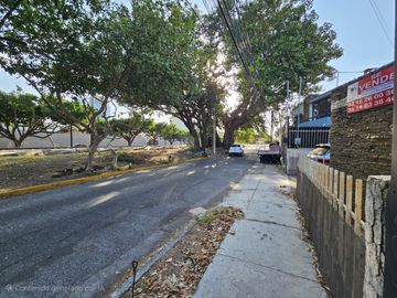 AV. INGLATERRA CASA EN VENTA A 500m DE LA MINERVA INTERESANTE PROYECTO PARA REMO