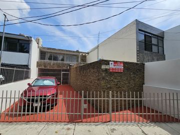 AV. INGLATERRA CASA EN VENTA A 500m DE LA MINERVA INTERESANTE PROYECTO