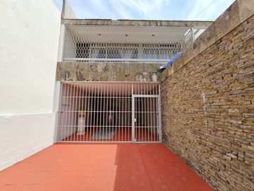 AV. INGLATERRA CASA EN VENTA A 500m DE LA MINERVA INTERESANTE PROYECTO