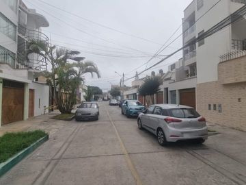 Casa en Venta (Incluye un Departamento) Exclusiva Zona – San Miguel