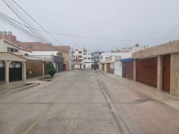 Casa en Venta (Incluye un Departamento) Exclusiva Zona – San Miguel