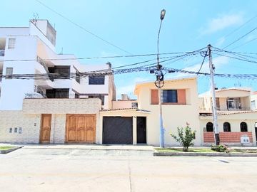 Casa en Venta (Incluye un Departamento) Exclusiva Zona – San Miguel