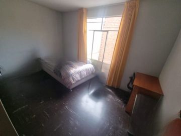 Casa en Venta (Incluye un Departamento) Exclusiva Zona – San Miguel