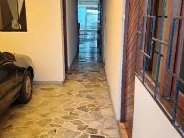 Casa en Venta (Incluye un Departamento) Exclusiva Zona – San Miguel