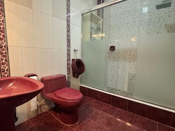 ¡GRAN OPORTUNIDAD! CASA DE 3 PISOS EN INDEPENDENCIA – UBICACIÓN ESTRATÉGICA