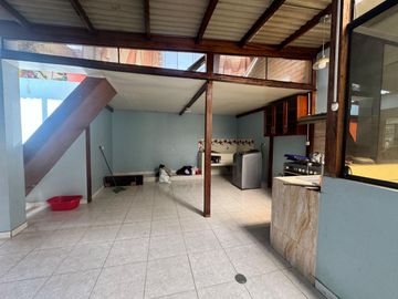 ¡GRAN OPORTUNIDAD! CASA DE 3 PISOS EN INDEPENDENCIA – UBICACIÓN ESTRATÉGICA