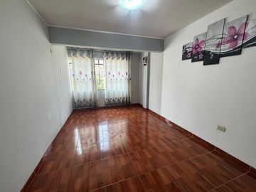 ¡GRAN OPORTUNIDAD! CASA DE 3 PISOS EN INDEPENDENCIA – UBICACIÓN ESTRATÉGICA