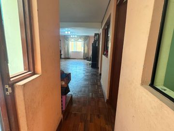 ¡GRAN OPORTUNIDAD! CASA DE 3 PISOS EN INDEPENDENCIA – UBICACIÓN ESTRATÉGICA