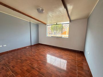 ¡GRAN OPORTUNIDAD! CASA DE 3 PISOS EN INDEPENDENCIA – UBICACIÓN ESTRATÉGICA