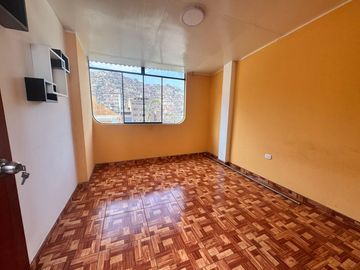 ¡GRAN OPORTUNIDAD! CASA DE 3 PISOS EN INDEPENDENCIA – UBICACIÓN ESTRATÉGICA