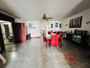 CASA COLONIAL PARA SER RESTAURADA EN CALLE PREMIUM EN EL CENTRO DE MERIDA
