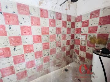 CASA COLONIAL PARA SER RESTAURADA EN CALLE PREMIUM EN EL CENTRO DE MERIDA