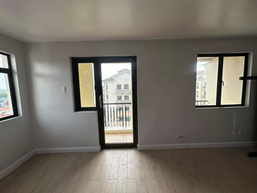 3BR Condo 123,50 sqm in Pinecrest Residential Resort in Newport City Pasay, Semi Furnished