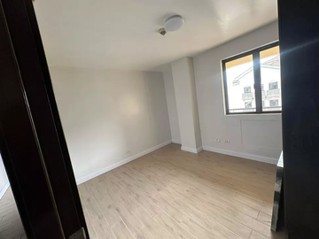 3BR Condo 123,50 sqm in Pinecrest Residential Resort in Newport City Pasay, Semi Furnished