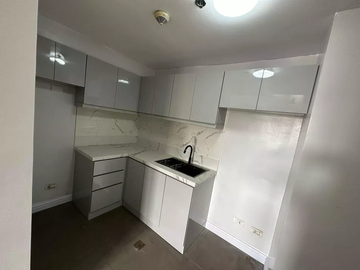3BR Condo 123,50 sqm in Pinecrest Residential Resort in Newport City Pasay, Semi Furnished