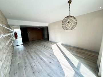Dúplex de Autor con Terraza, Vista al Mar y Acabados de Lujo en Miraflores