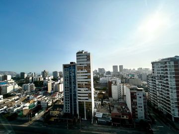 Dúplex de Autor con Terraza, Vista al Mar y Acabados de Lujo en Miraflores