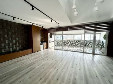 Dúplex de Autor con Terraza, Vista al Mar y Acabados de Lujo en Miraflores