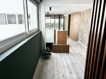 Dúplex de Autor con Terraza, Vista al Mar y Acabados de Lujo en Miraflores