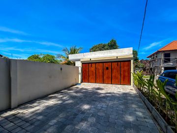 Modern Homestay Comfort with Pool Just Walking Distance to Sanur Beach Bali