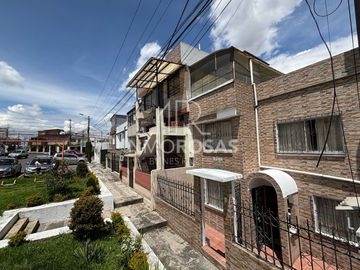 OPORTUNIDAD!! Vendo $80.000 Casa 4 Dormitorios, 1Parq, Sector Los Laureles