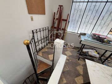 OPORTUNIDAD!! Vendo $80.000 Casa 4 Dormitorios, 1Parq, Sector Los Laureles