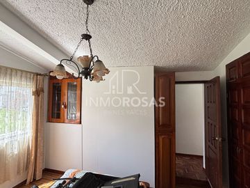 OPORTUNIDAD!! Vendo $80.000 Casa 4 Dormitorios, 1Parq, Sector Los Laureles