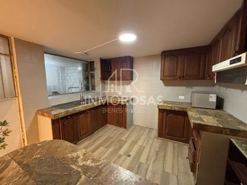 OPORTUNIDAD!! Vendo $80.000 Casa 4 Dormitorios, 1Parq, Sector Los Laureles