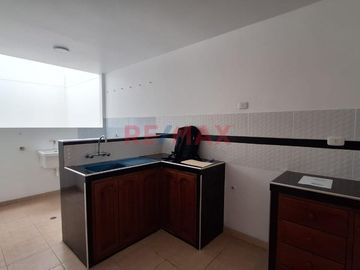 Vendo Departamento 2Do Piso En Calle Huascar Con Av. Los Incas Ao 50.70