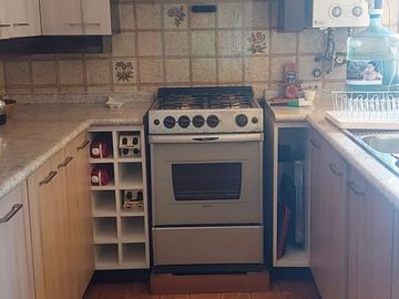 Se Vende casa con uso comercial , 2 casas con entrada independiente y local comercial UF 10.500
