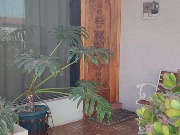 Se Vende casa con uso comercial , 2 casas con entrada independiente y local comercial UF 10.500