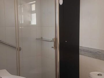 Se Vende casa con uso comercial , 2 casas con entrada independiente y local comercial UF 10.500