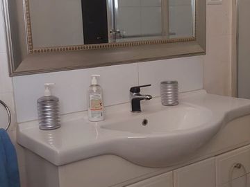 Se Vende casa con uso comercial , 2 casas con entrada independiente y local comercial UF 10.500