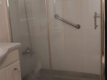 Se Vende casa con uso comercial , 2 casas con entrada independiente y local comercial UF 10.500