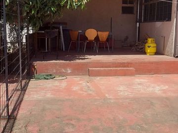 Se Vende casa con uso comercial , 2 casas con entrada independiente y local comercial UF 10.500
