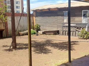 Se Vende casa con uso comercial , 2 casas con entrada independiente y local comercial UF 10.500