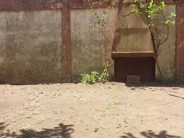 Se Vende casa con uso comercial , 2 casas con entrada independiente y local comercial UF 10.500