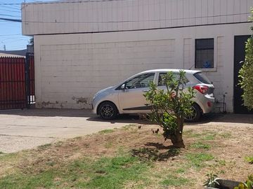 Se Vende casa con uso comercial , 2 casas con entrada independiente y local comercial UF 10.500