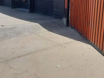 Se Vende casa con uso comercial , 2 casas con entrada independiente y local comercial UF 10.500