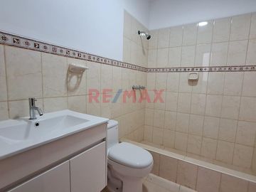 Edificio En Venta Calle Huascar Con Av. Los Incas 681.87 M2