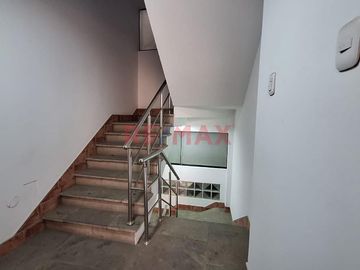 Edificio En Venta Calle Huascar Con Av. Los Incas 681.87 M2