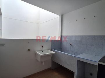 Edificio En Venta Calle Huascar Con Av. Los Incas 681.87 M2