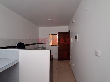 Edificio En Venta Calle Huascar Con Av. Los Incas 681.87 M2